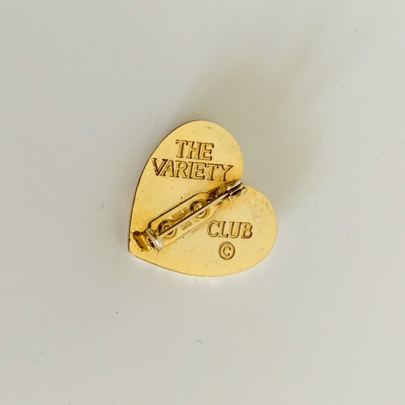 🛍️Bundle sale! The Variety Club 2000 heart pin - Picture 2 of 5